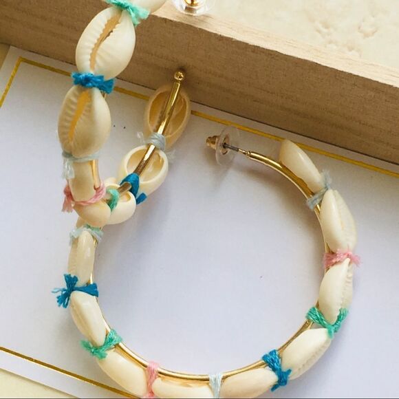 Cowrie Shell Hoop Earrings NWT - Picture 5 of 8